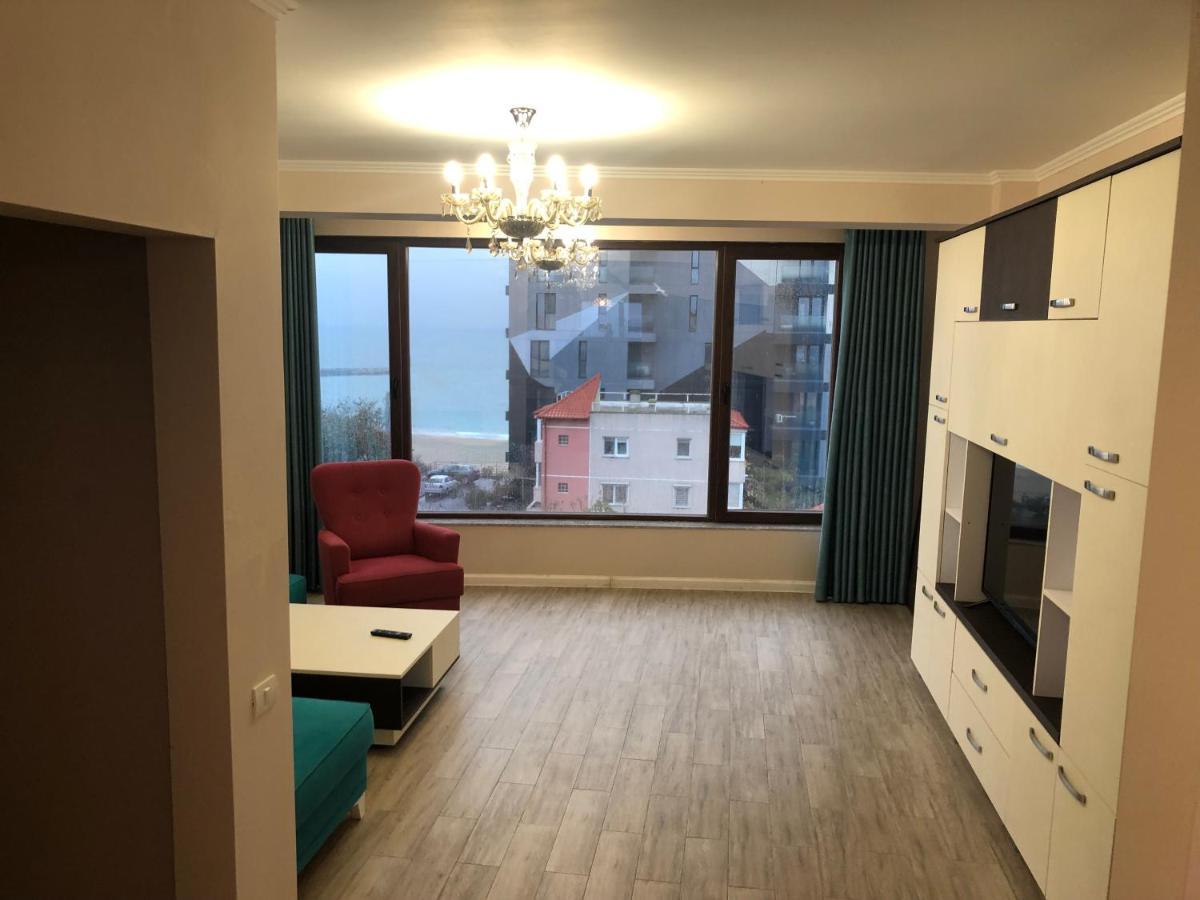 Reyna Apartahotel *