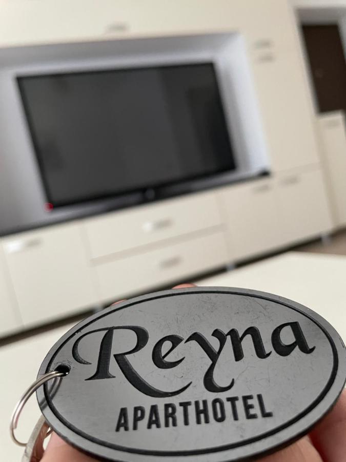 Reyna Apartahotel *